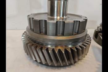 salg af John Deere 8320R Transmission Parts