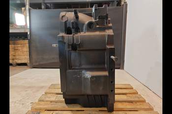 salg af John Deere 8320R  Transmission Housing