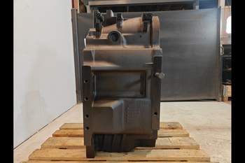 salg af John Deere 8320R  Transmission Housing