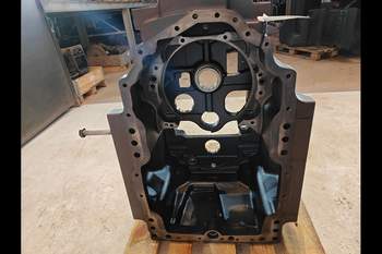 salg af John Deere 8320R  Transmission Housing