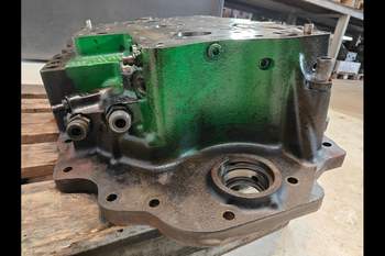 salg af John Deere 8320R Transmission Housing
