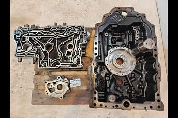 salg af John Deere 8320R Transmission Housing
