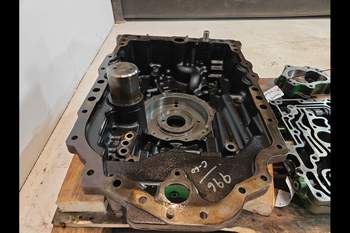 salg af John Deere 8320R Transmission Housing