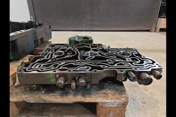 salg af John Deere 8320R Transmission Housing