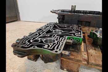 salg af John Deere 8320R Transmission Housing