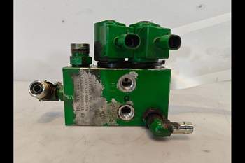 salg af John Deere 8320R Hydraulic valve