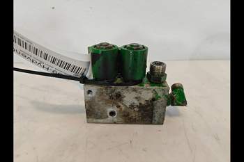 salg af John Deere 8320R Hydraulic valve