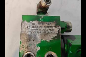 salg af John Deere 8320R Hydraulic valve