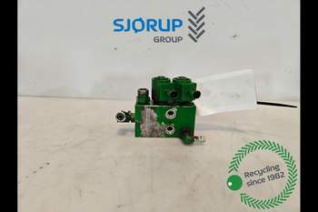 John Deere 8320R Hydraulic valve John Deere 8320R Hydraulic valve