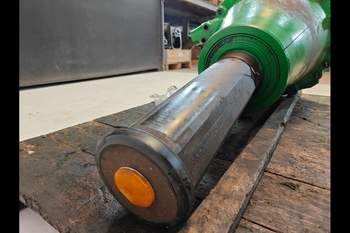 salg af John Deere 8320R RIGHT Rear Half Axle