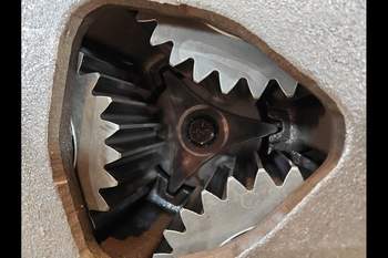 salg af John Deere 8320R LEFT Rear Half Axle