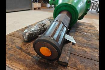 salg af John Deere 8320R LEFT Rear Half Axle