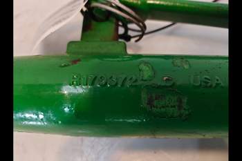 salg af John Deere 8320R RIGHT Lifting Rod