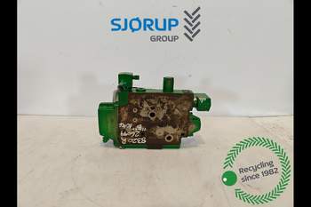 John Deere 8320R Hydraulic lift valve John Deere 8320R Hydraulic lift valve