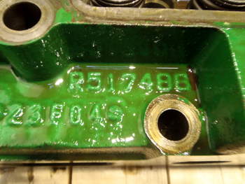 salg af John Deere 8520  Cylinder Head