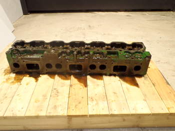 salg af John Deere 7920  Cylinder Head