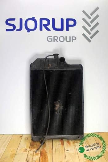 salg af Massey Ferguson 698  Water Radiator