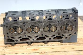 salg af Claas Scorpion 7030  Cylinder head