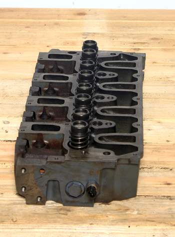 salg af Claas Scorpion 7030  Cylinder head