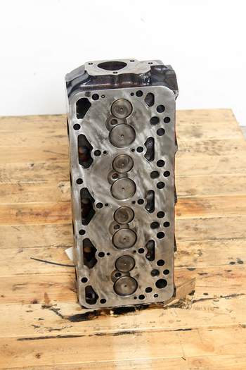 salg af New Holland TL90  Cylinder Head