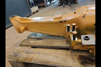 salg af Foraksel rør Case 695ST 