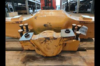 salg af Foraksel rør Case 695ST 