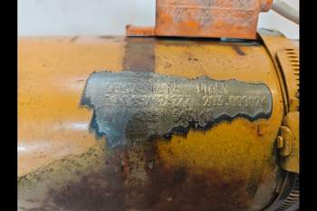 salg af Styrcylinder för framaxel Case 695ST 