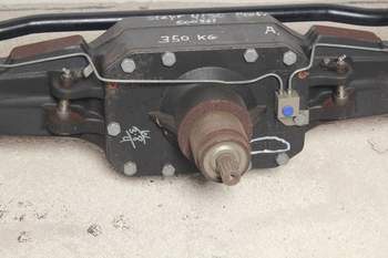 salg af Avskilt Framaxel Steyr 4130 Profi