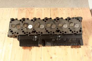 salg af New Holland TS115A  Cylinder Head