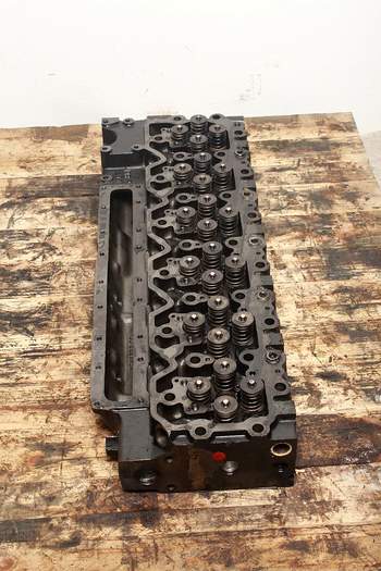 salg af Case MX270  Cylinder Head