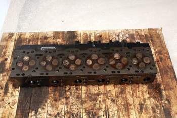 salg af Case MX270  Cylinder Head