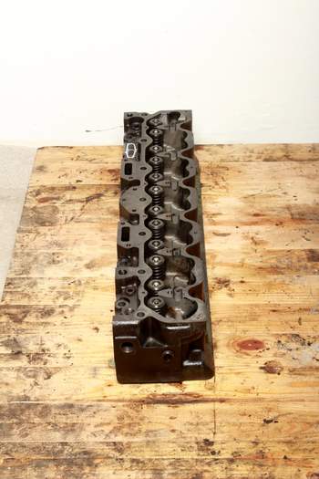 salg af John Deere 4650  Cylinder Head