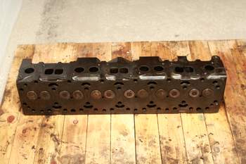 salg af John Deere 4650  Cylinder Head