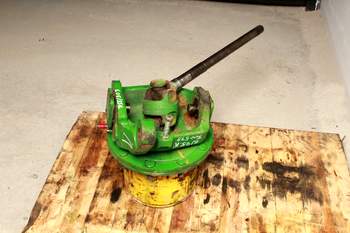 salg af John Deere 6195 R LEFT Front axle final drive