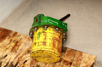 salg af Endandtrieb Vorderachse John Deere 6195 R LINKS