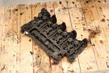 salg af New Holland LB115  Cylinder Head