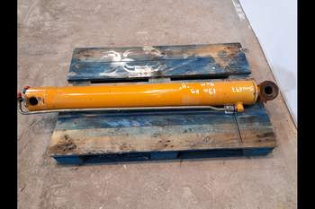 salg af Case 595  Hydraulic Cylinder