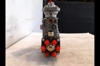 salg af Brændstofpumpe New Holland 8360