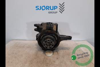 New Holland T7060 RIGHT Front Axle, Swivel Housing