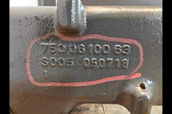 salg af Claas Arion 650 RIGHT Front axle house