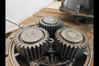salg af Slutdrev Case Puma 150 Venstre