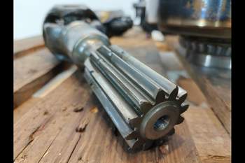 salg af Slutdrev Case Puma 150 Venstre