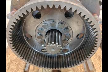 salg af John Deere 6630 RIGHT Front axle final drive