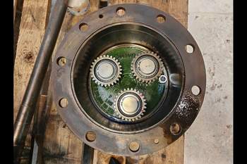 salg af John Deere 6630 RIGHT Front axle final drive
