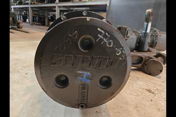 salg af Foraksel Claas Axion 850