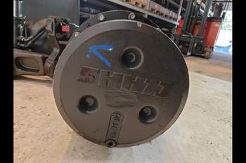 salg af Foraksel Claas Axion 850