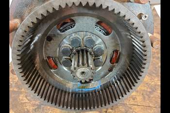salg af Slutdrev Massey Ferguson 8250 Venstre