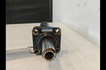 salg af Styrecylinder Massey Ferguson 8250