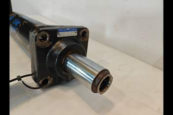salg af Styrecylinder Massey Ferguson 8250