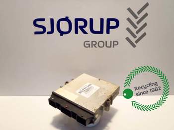 salg af John Deere 8330  ECU